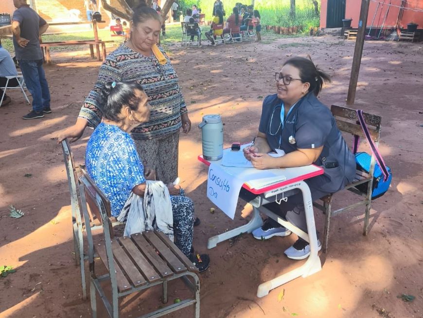 Clínica móvil en San Pedro lleva atención médica a 250 personas