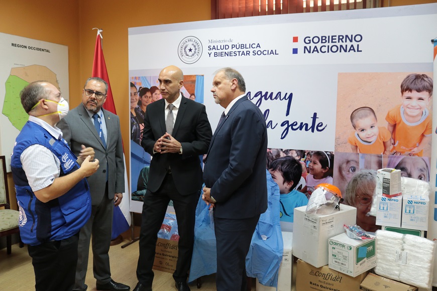 Entregan equipamientos de protección personal para profesionales de blanco