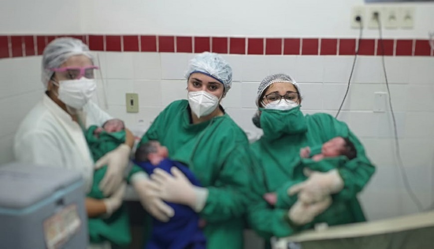 Esperaban dos, pero llegaron tres