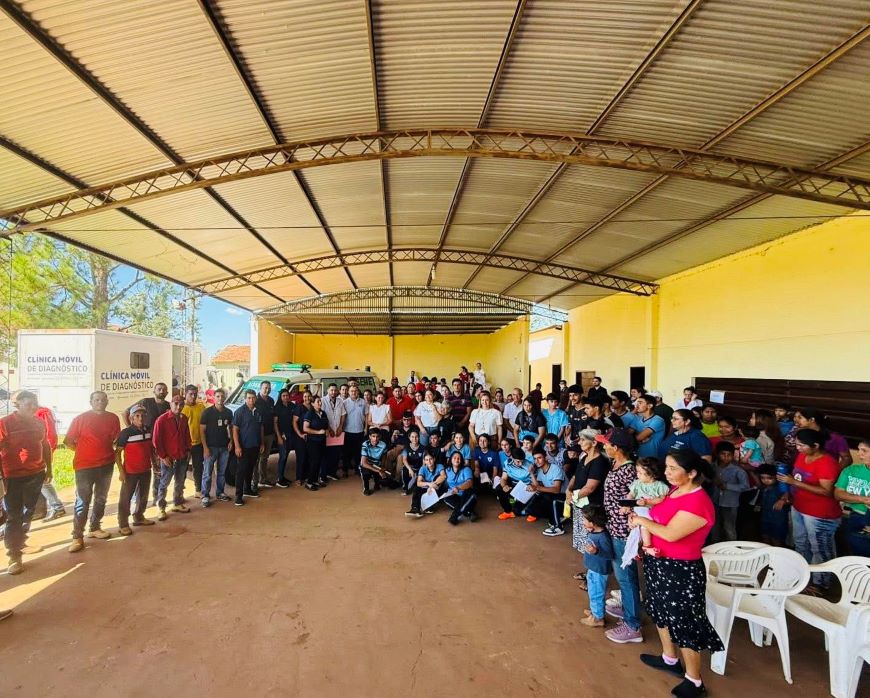 Pobladores de Itanará se benefician con atención extramural y entrega de ambulancia