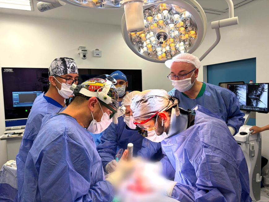 Hospital General de Itapúa realiza cirugía compleja para corregir malformación congénita de columna