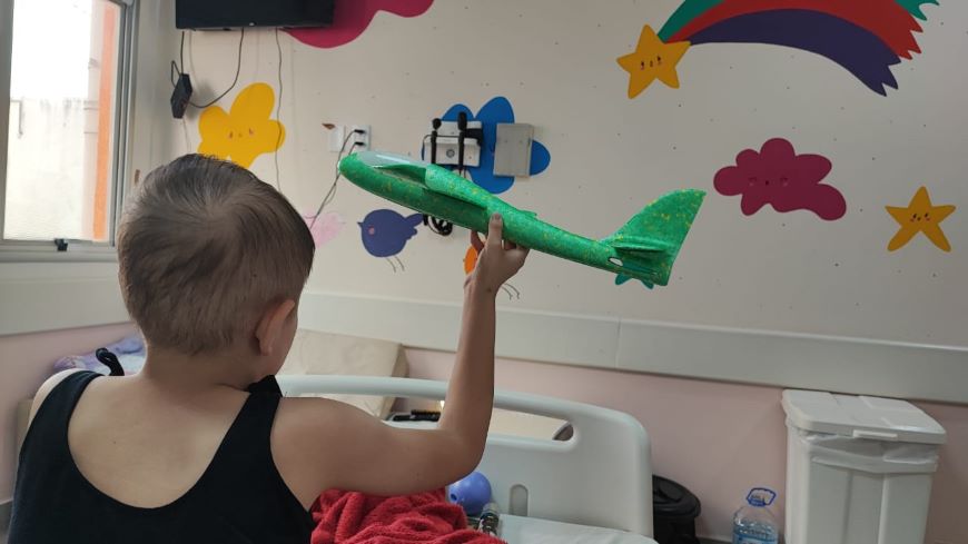 Intercambio de regalos y felicidad por el Día de Reyes en el Hospital Acosta Ñu