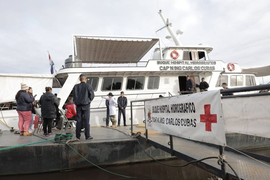 Buque Hospital de la Armada Paraguaya ofrece atención integral en Puerto Rosario