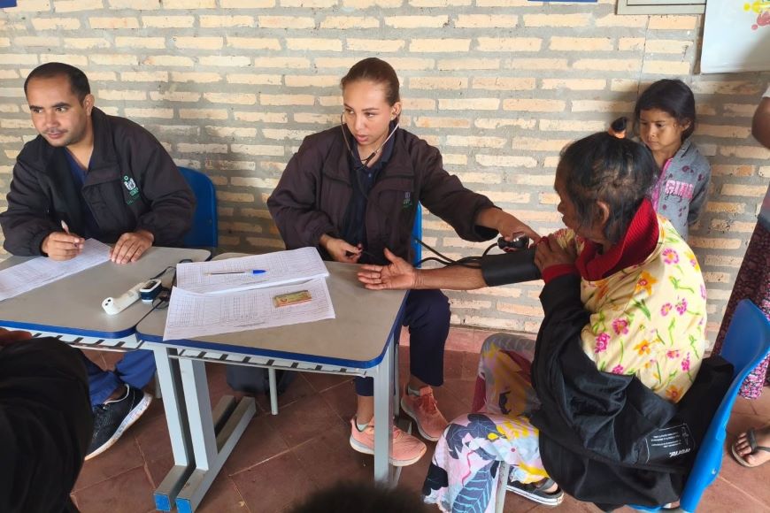 Jornada de atención médica extramural beneficia a comunidad indígena Santa Carolina